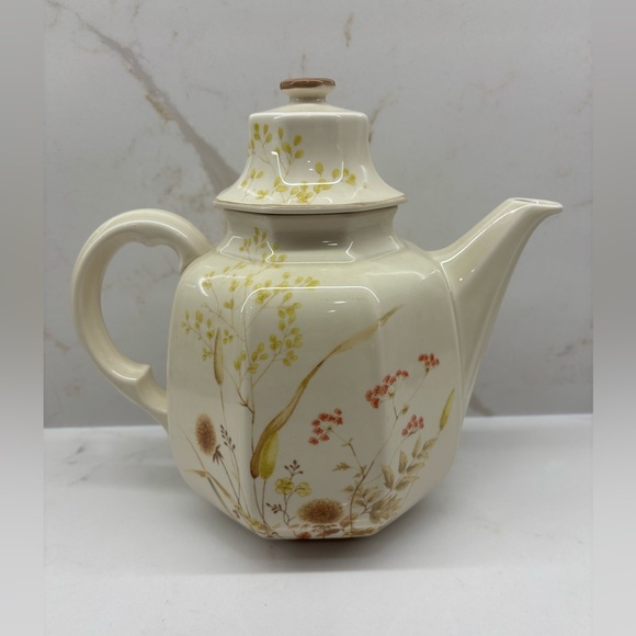 Vintage Mikasa Ferndale Floral Coffee or Teapot 1980s Cream with Brown Foliage - Picture 2 of 6